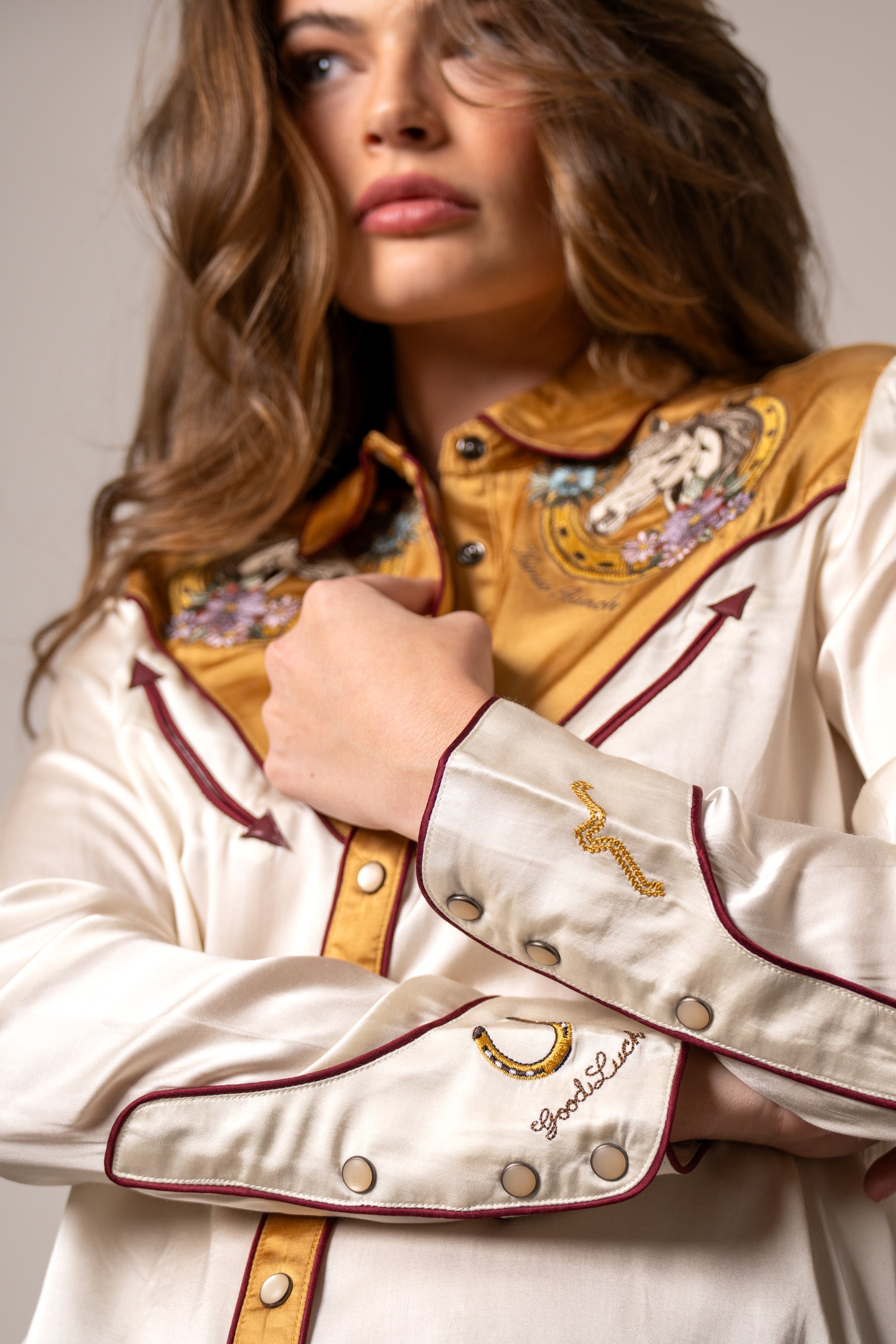 #color_soft gold